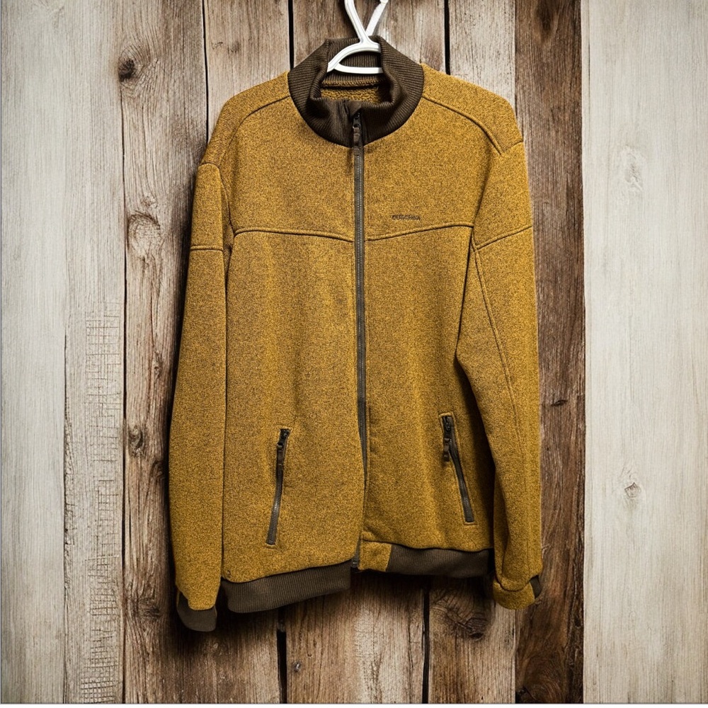 QUECHUA Men’s Rust Colour Warm Fleece Hiking Jacket, Size Medium.
